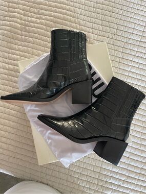 SCHUTZ Black Croc-Embossed Pointed Toe Ankle Boots